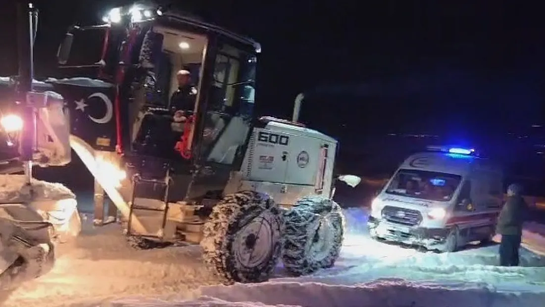 Elazığ'da ambulans mahsur kaldı