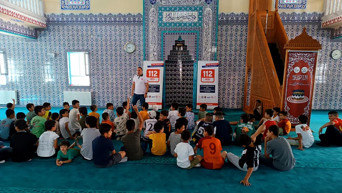 112 ekipleri öğrencileri bilgilendirdi