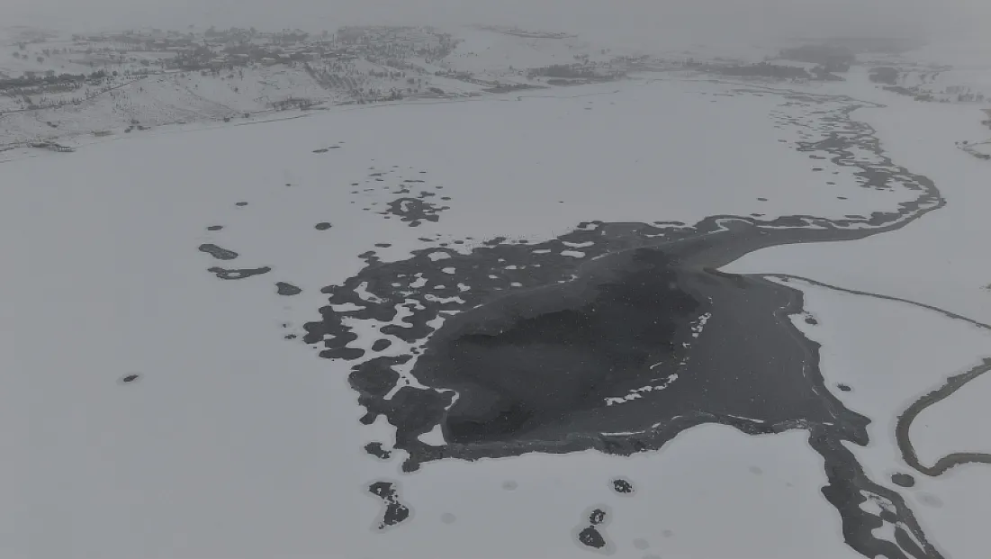 Cip Baraj Gölü buz tuttu