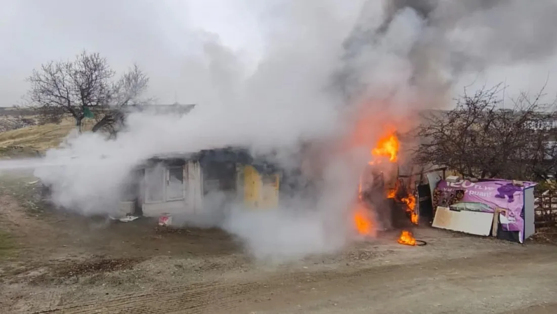 Elazığ'da depo yangını