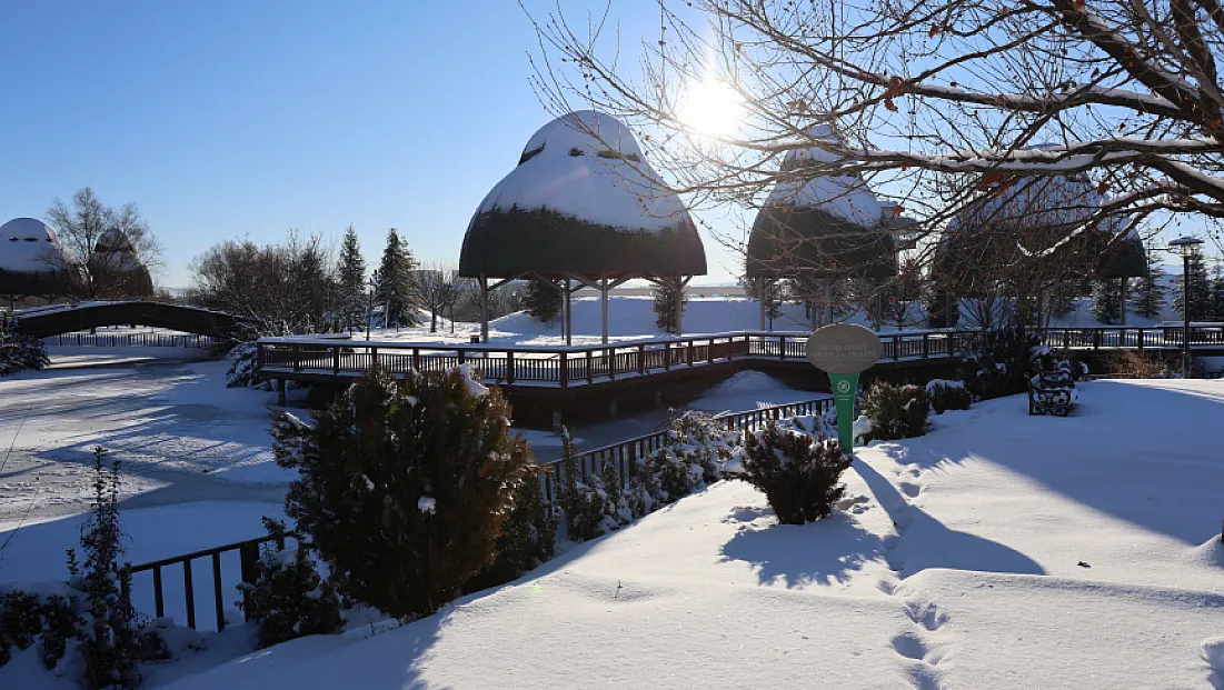 Kentte süs havuzları dondu