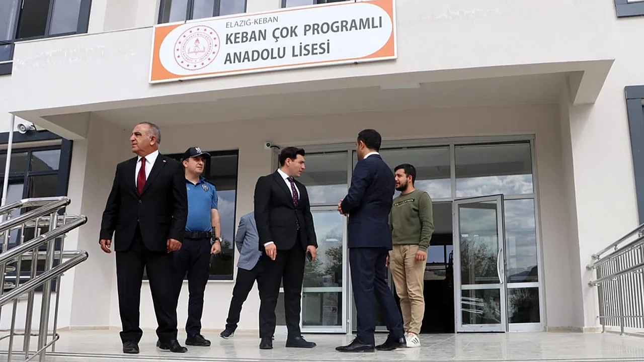 Ağır hasar alan okulun yerine yenisi yapıldı