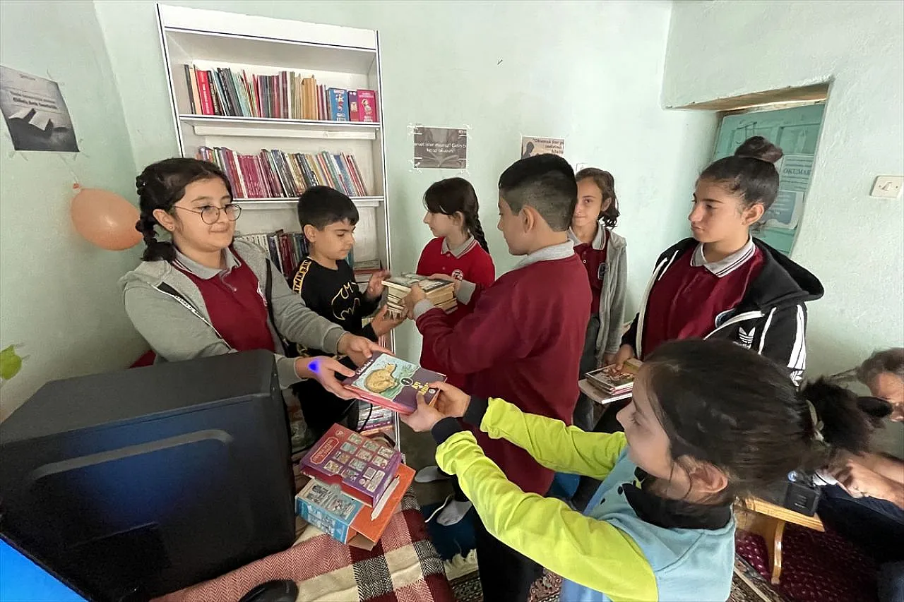 Saniye ninenin 'Kardeşler Kütüphanesi'ne destek yağdı