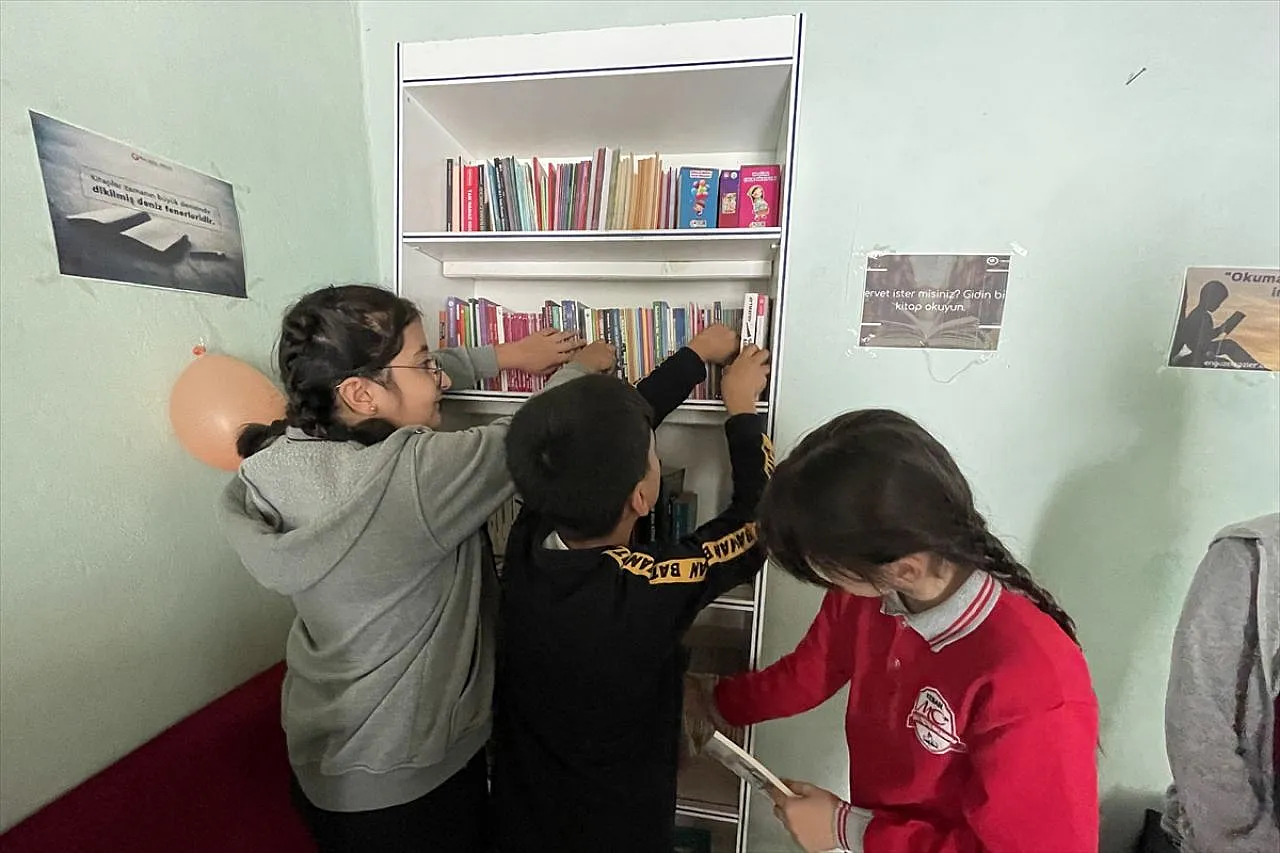 Saniye ninenin 'Kardeşler Kütüphanesi'ne destek yağdı