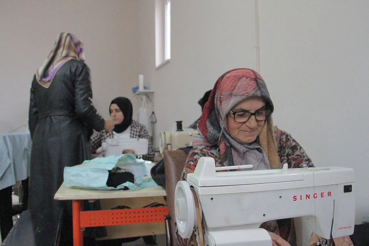 Mahalledeki sosyal tesis kadınlara iş kapısı oluyor