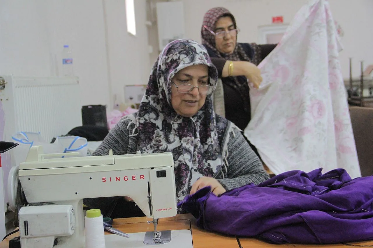 Mahalledeki sosyal tesis kadınlara iş kapısı oluyor