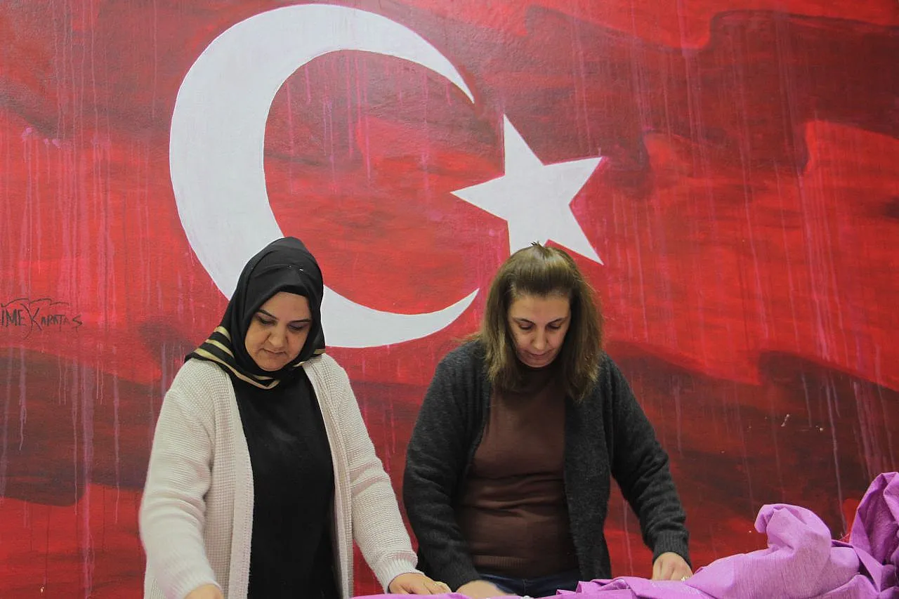 Mahalledeki sosyal tesis kadınlara iş kapısı oluyor