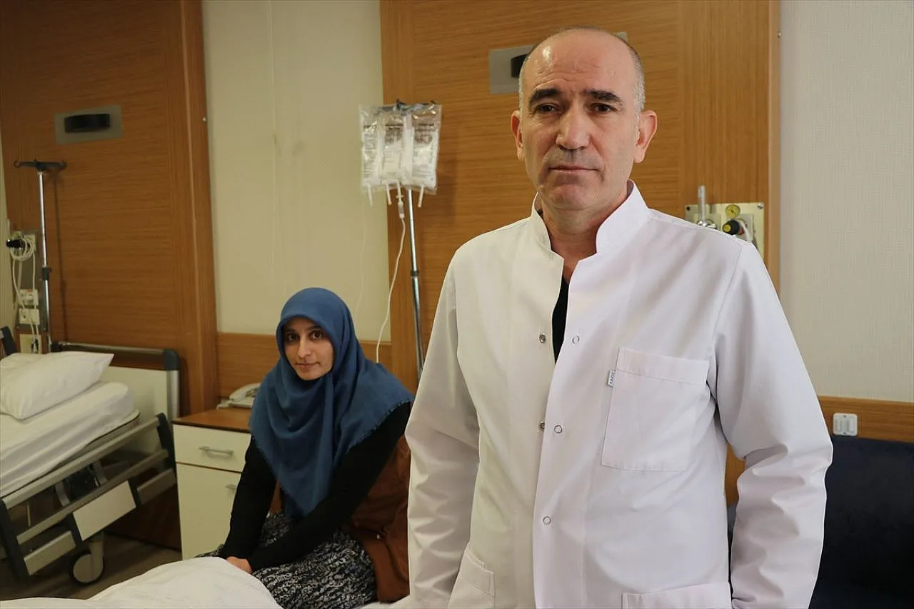 Yemek borusunda tümör tespit edilen kadın kapalı yöntemle tedavi edildi