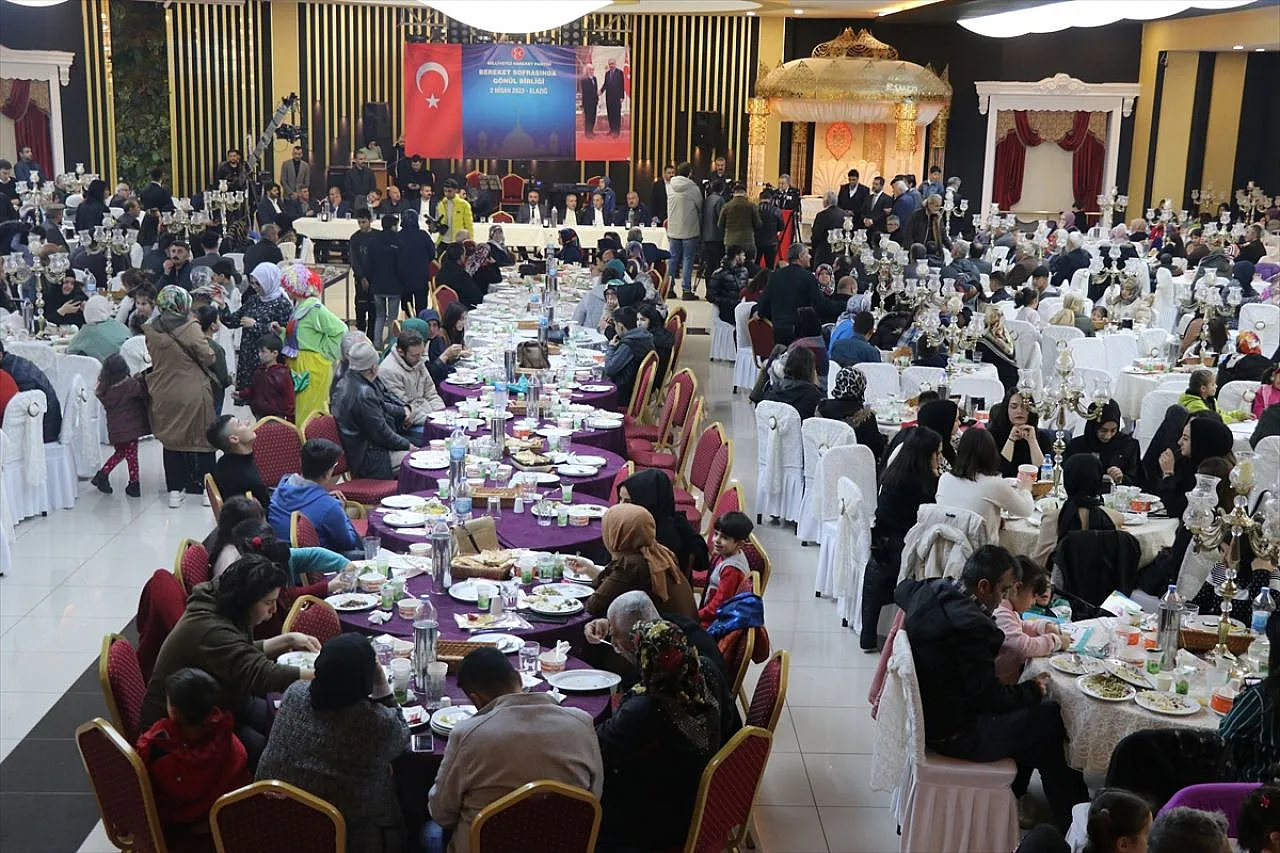 MHP Genel Başkan Yardımcısı Durmaz, Elazığ'da depremzedelerle iftarda buluştu