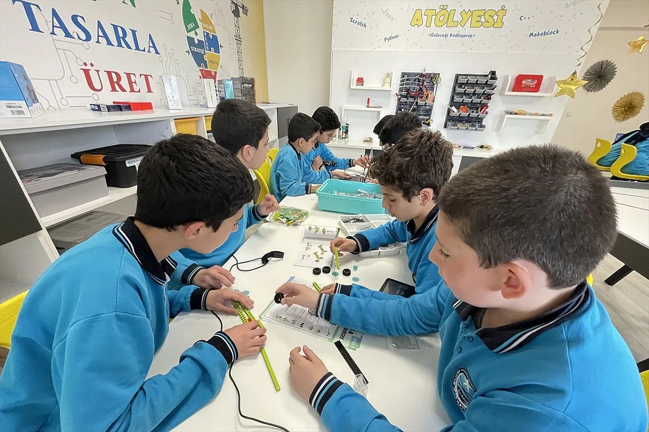 Minik hafızlar geleceğin teknolojilerini öğreniyor