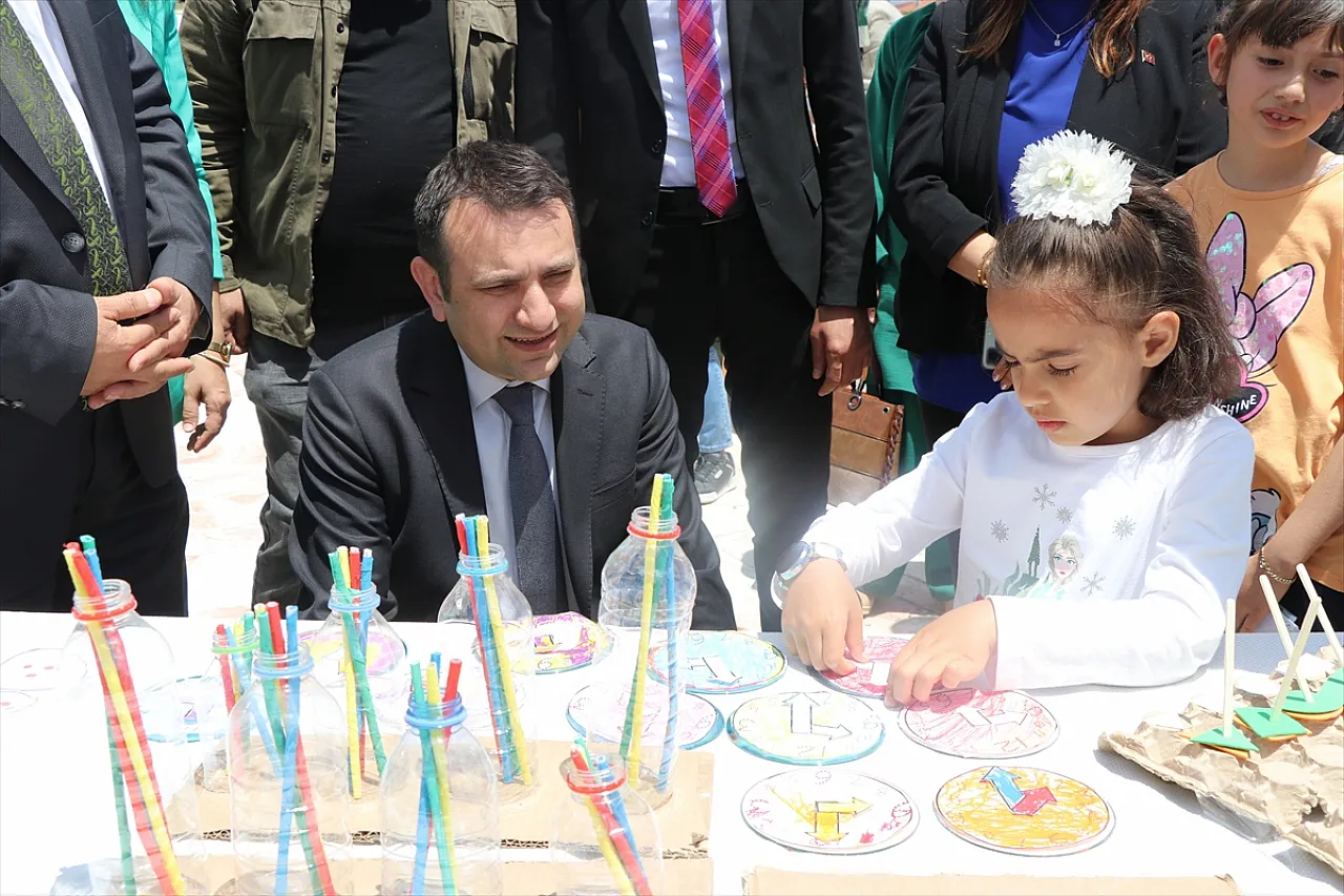 Elazığ'da atıklardan hazırlanan ürünler sergilendi