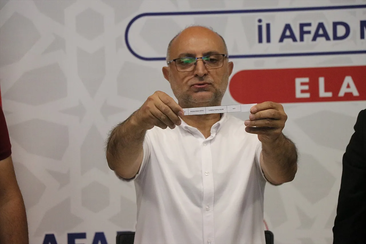 Elazığ'da 43 deprem konutu için kura çekildi