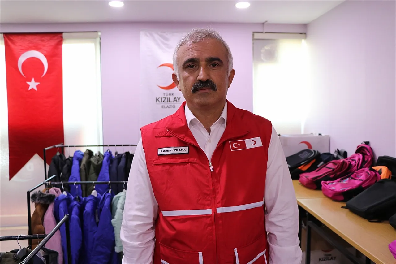 Sosyal market ve butik mağaza açıldı