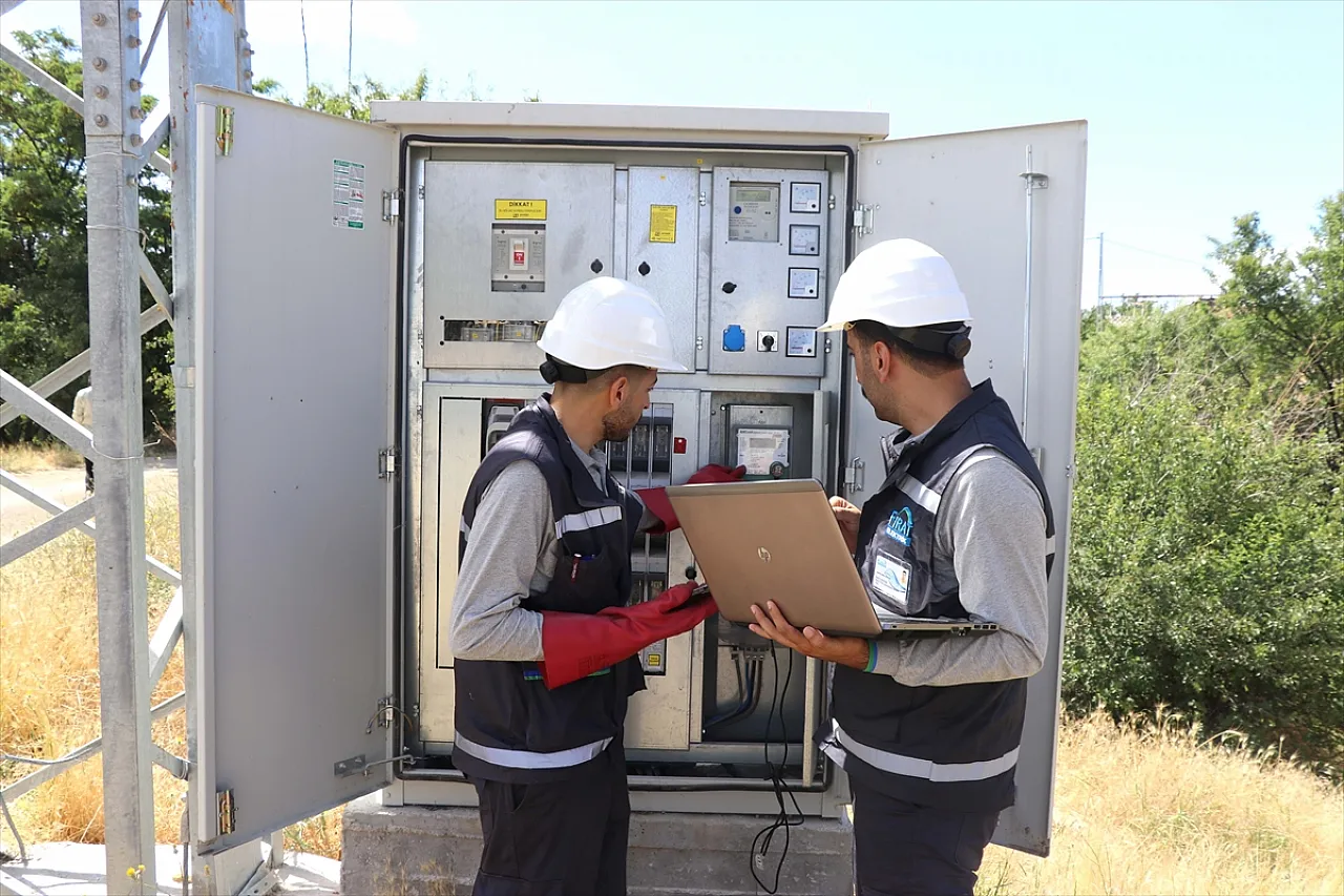 Fırat EDAŞ, 40 bin haneye yetecek enerjiyi kayıp kaçak olmaktan çıkardı