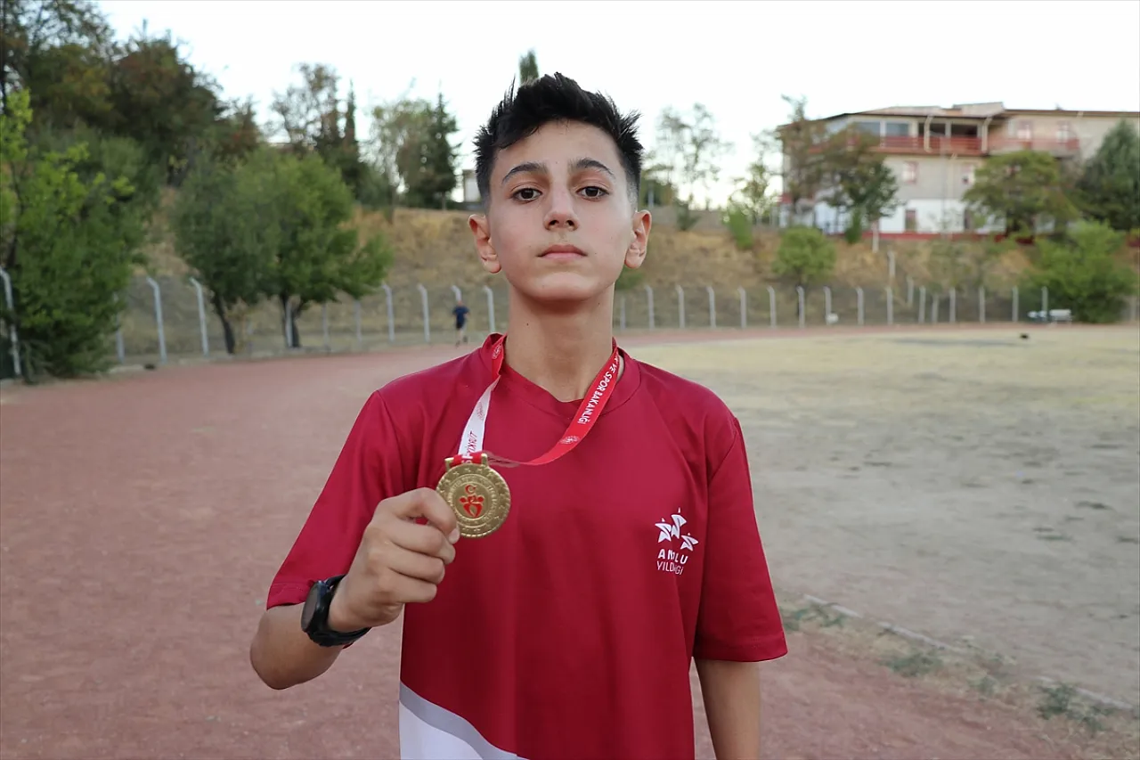 Genç atletten 2 yılda 30 madalya