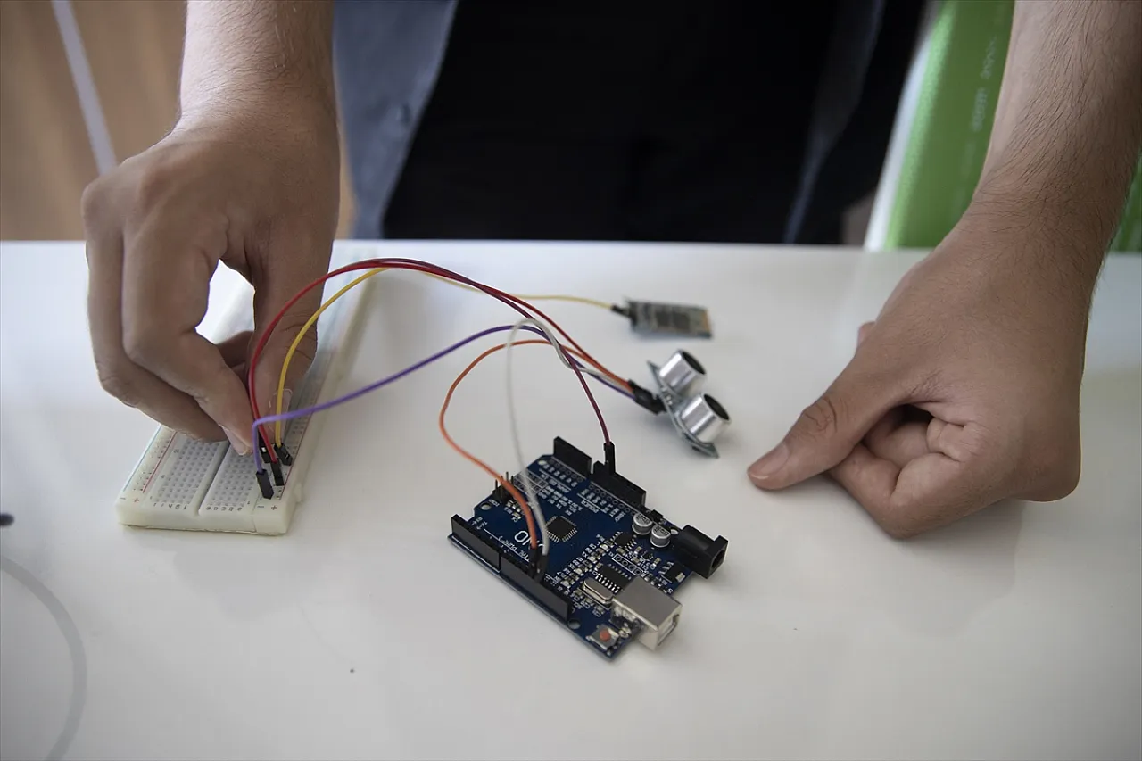 Öğrencilerin geliştirdiği 'akıllı çözüm' ödül getirdi