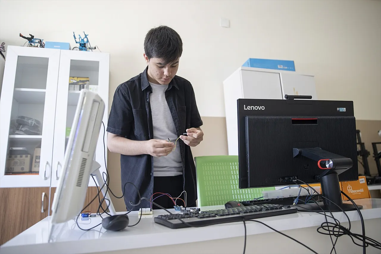 Öğrencilerin geliştirdiği 'akıllı çözüm' ödül getirdi