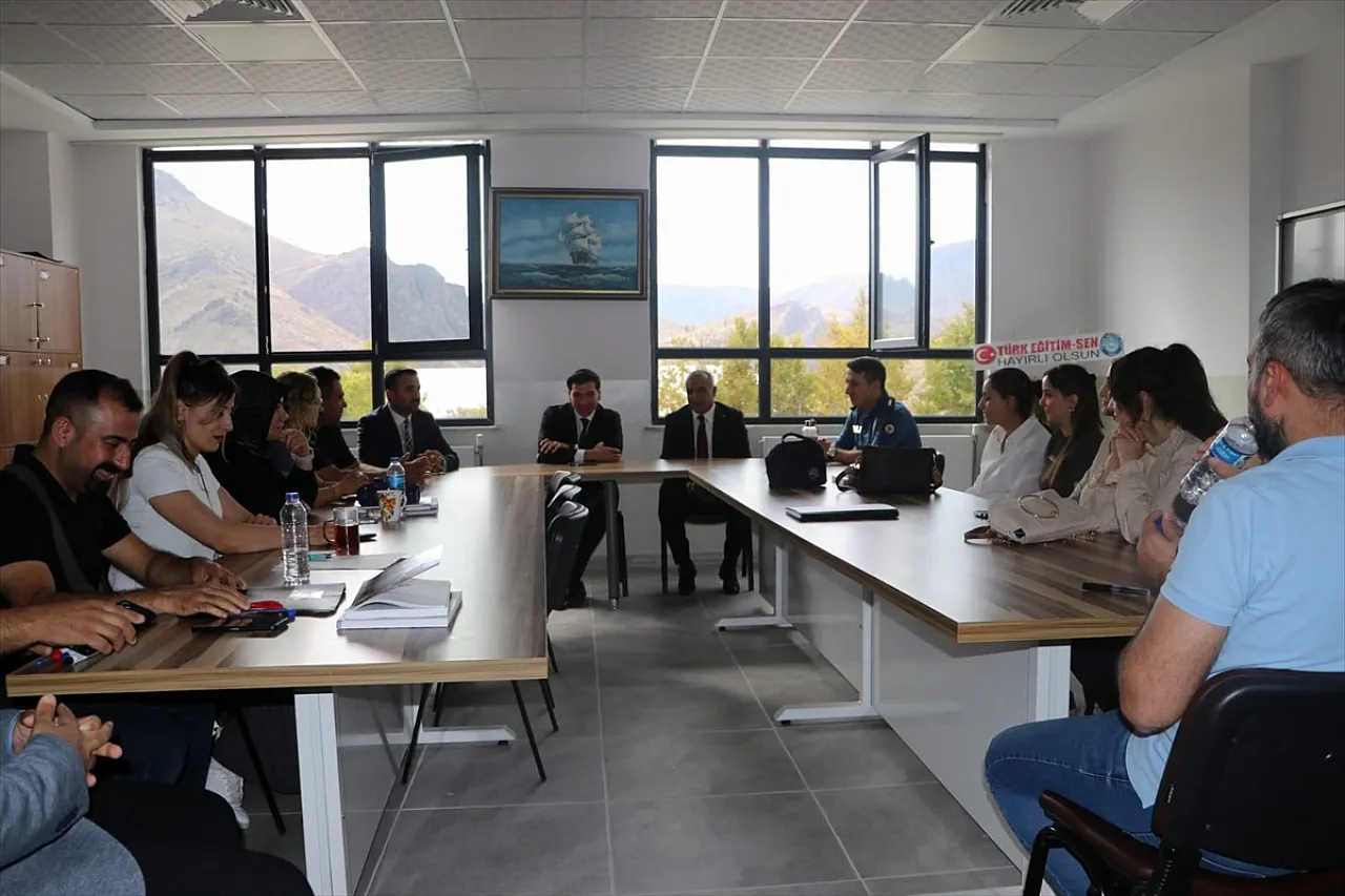 Ağır hasar alan okulun yerine yenisi yapıldı