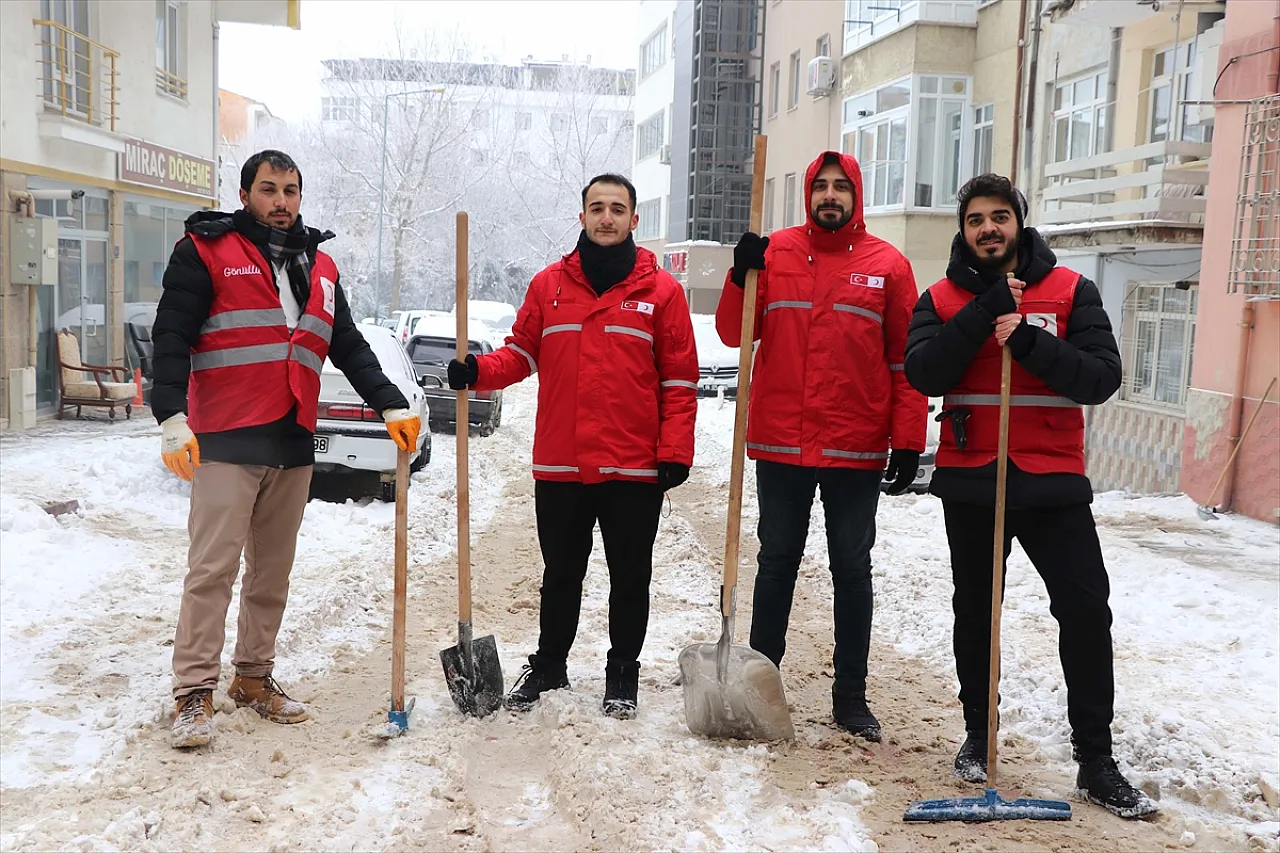 Gençlerden gönülleri ısıtan hareket