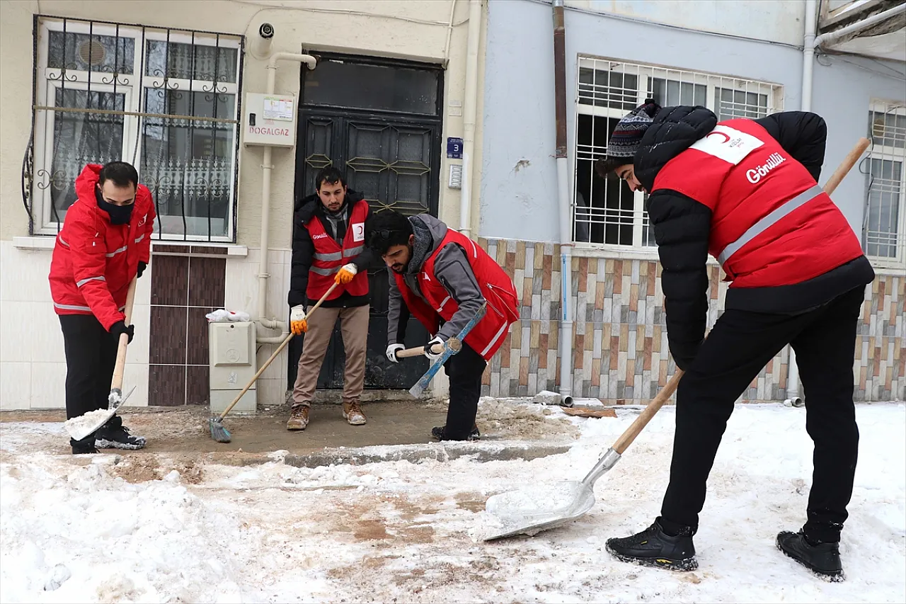 Gençlerden gönülleri ısıtan hareket