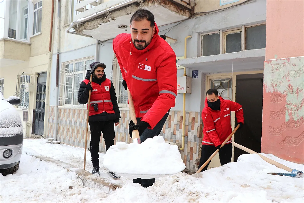 Gençlerden gönülleri ısıtan hareket