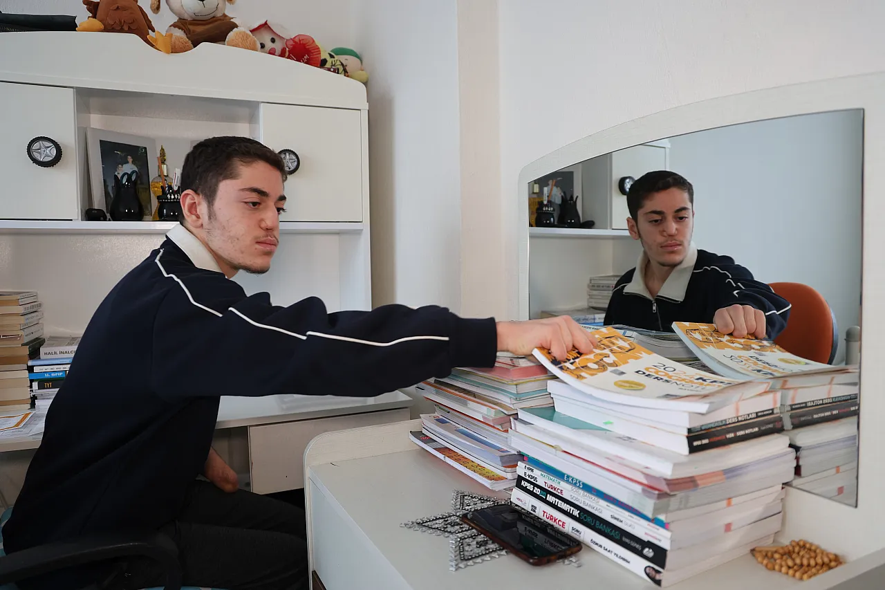 Ahmet Emre azmiyle örnek oluyor