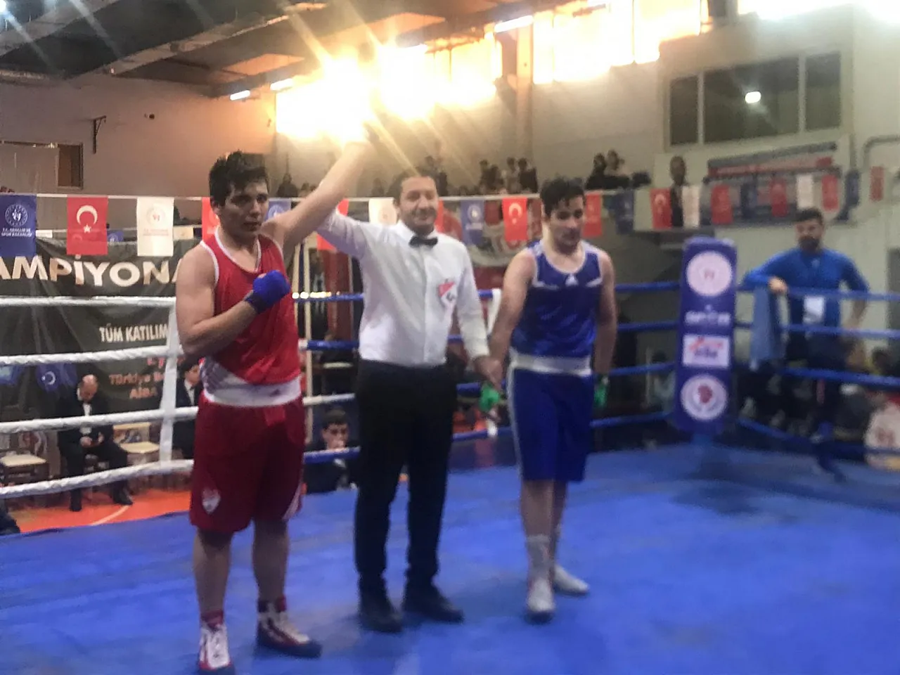 Üç boksörümüz çeyrek finalde