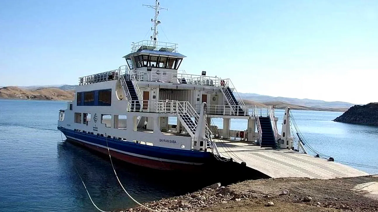 Tunceli'de feribot seferleri iptal edildi