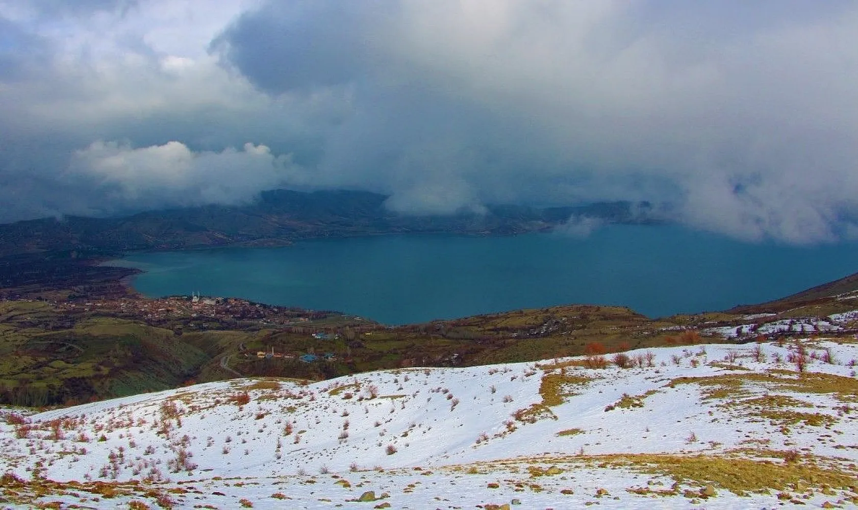 Hazarbabada kar ve bulutların görsel şöleni