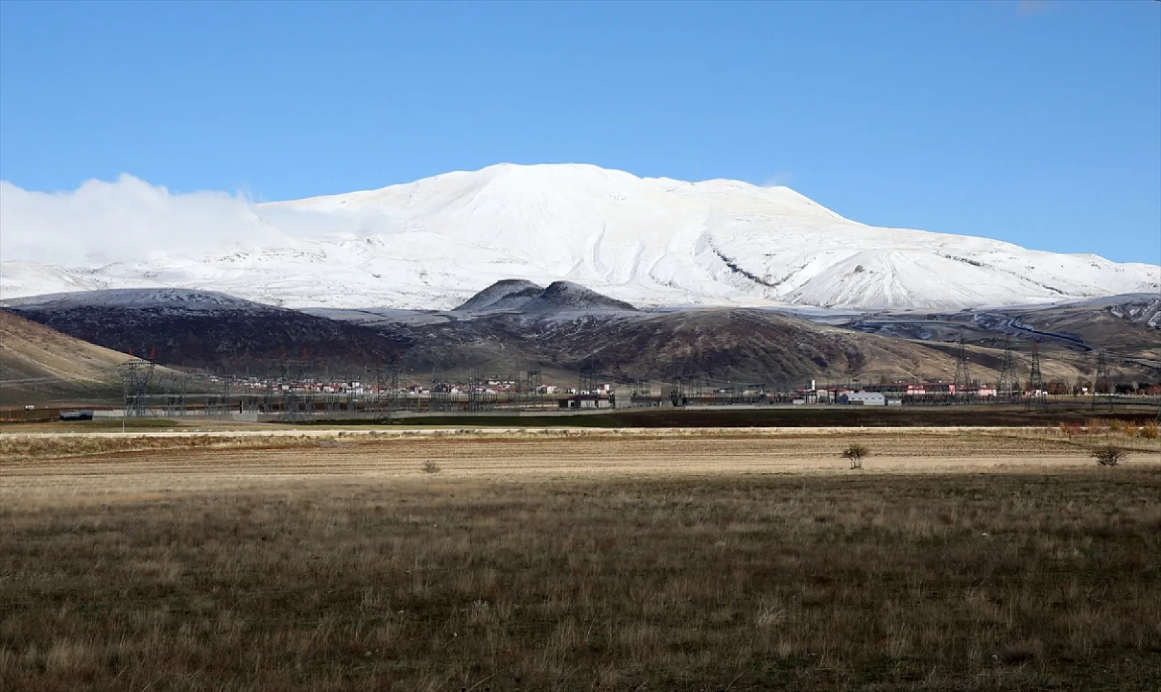 Nemrut Dağı ile yüksek kesimler karla kaplandı
