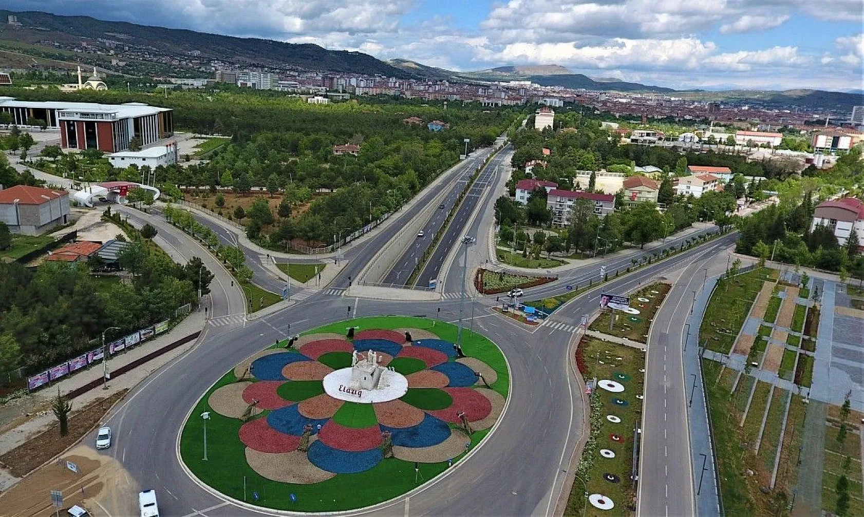 Son zamanlarda çekilen kartpostallık muhteşem Elazığ fotoğrafları...