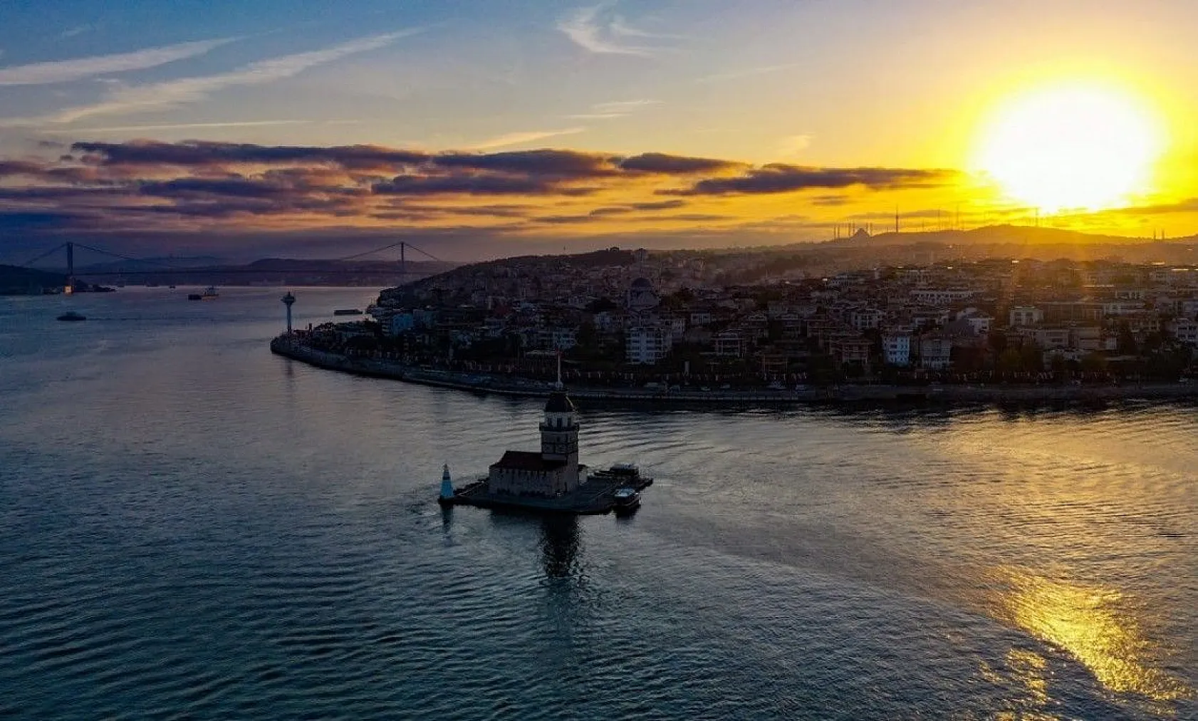 Kız Kulesi'nde hayran bırakan gündoğumu