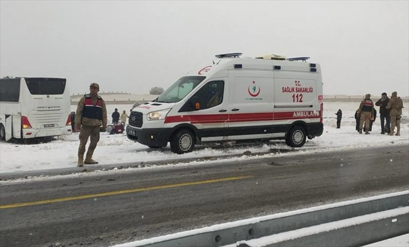 Yolcu otobüsleri zincirleme kaza yaptı
