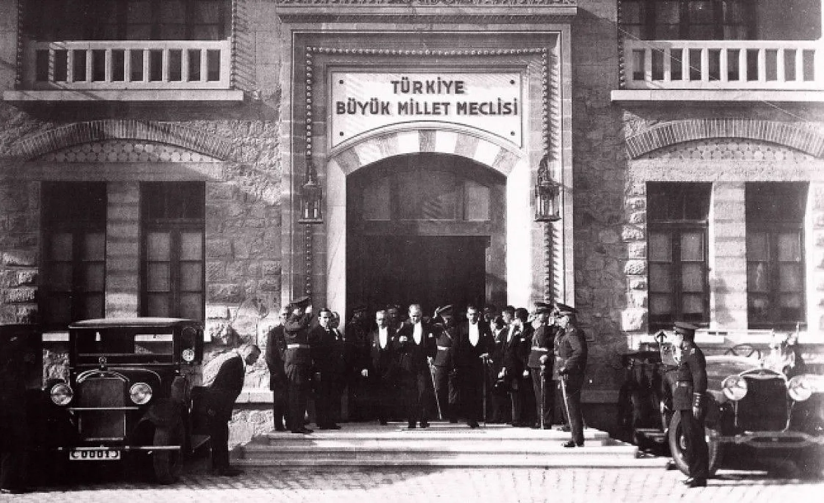 Cumhuriyetimiz 98 yaşında!