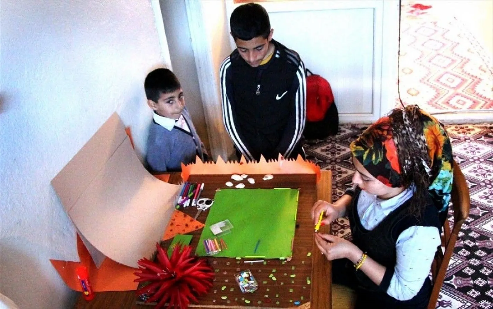 Atık malzemelerle hayallerini gerçekleştiriyorlar