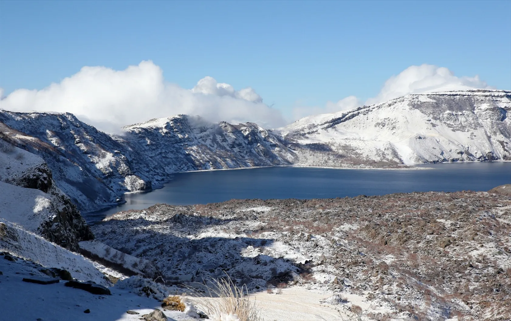 Nemrut Dağı ile yüksek kesimler karla kaplandı