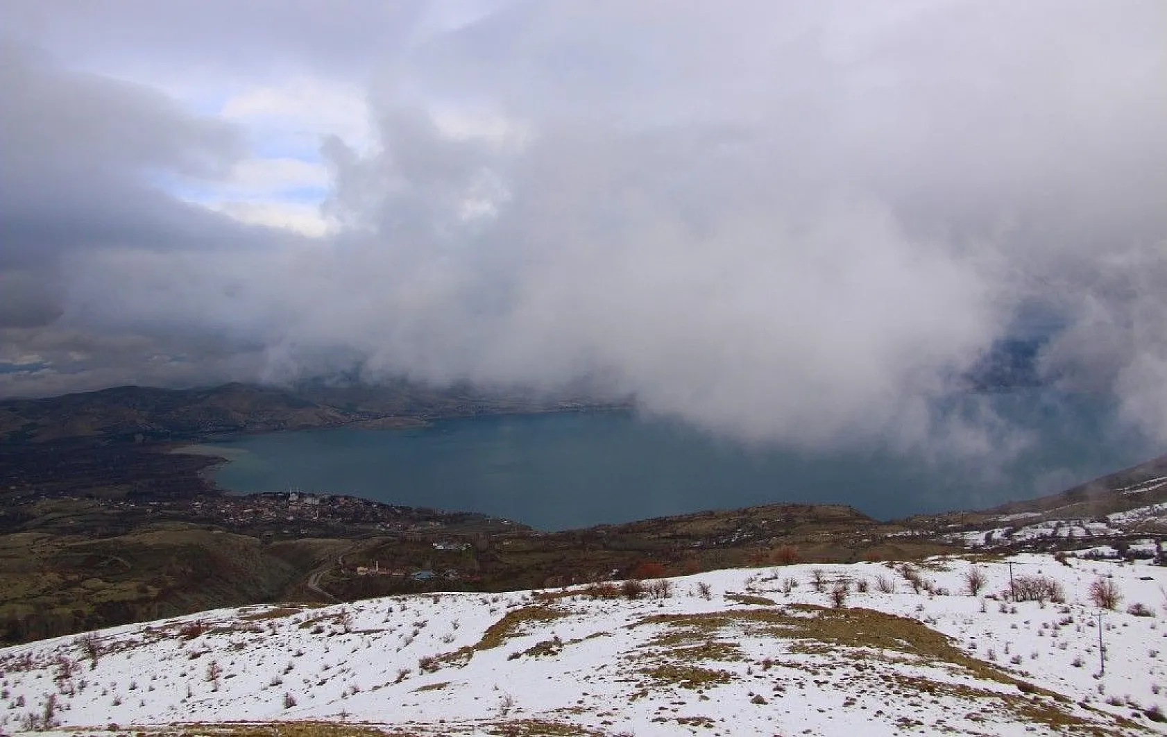 Hazarbabada kar ve bulutların görsel şöleni