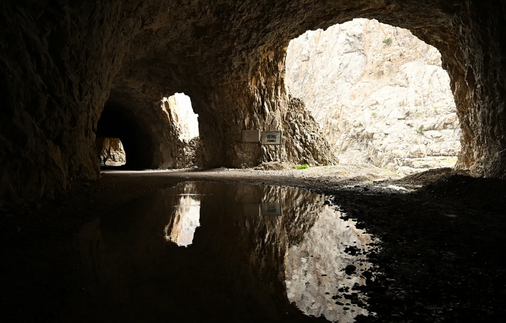 Karanlık Kanyonu ziyaretçilerini büyülüyor