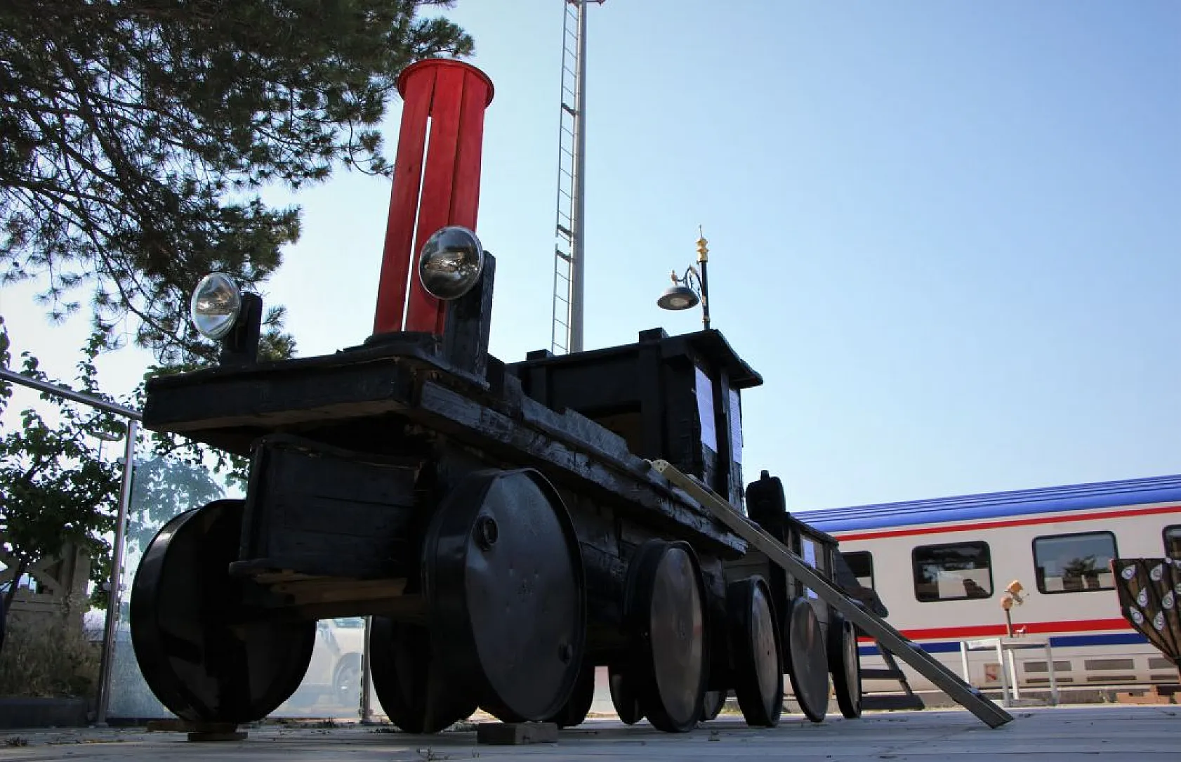 Atık malzemelerden sanat eserine