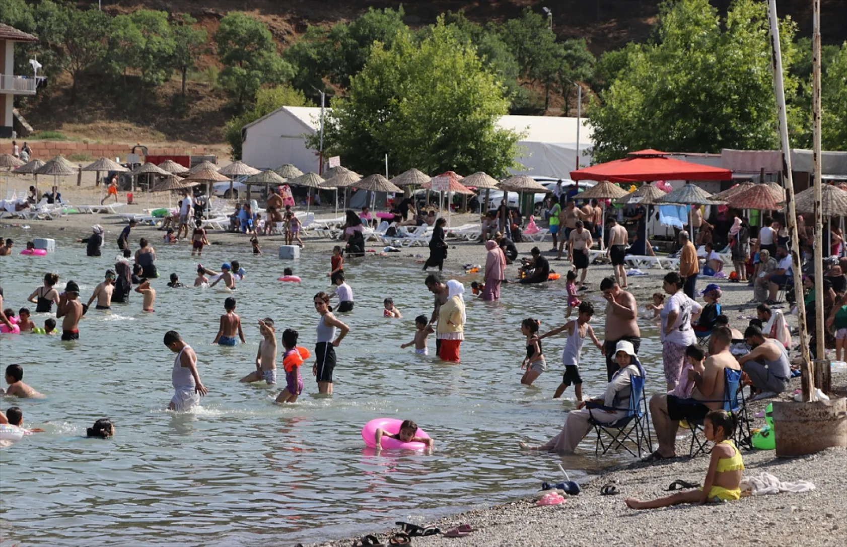 Elazığ'ın gizli cenneti Hazar Gölü tatilcileri büyülüyor