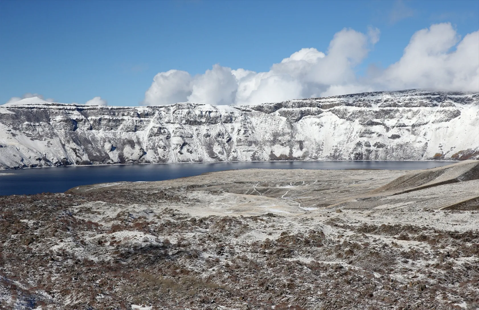 Nemrut Dağı ile yüksek kesimler karla kaplandı