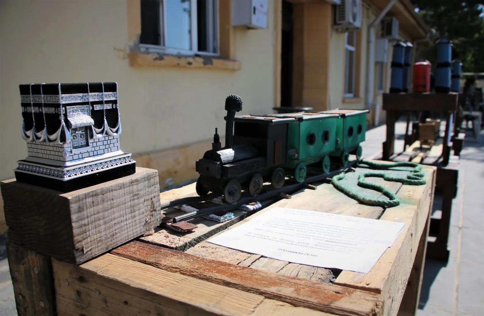 Atık malzemelerden sanat eserine