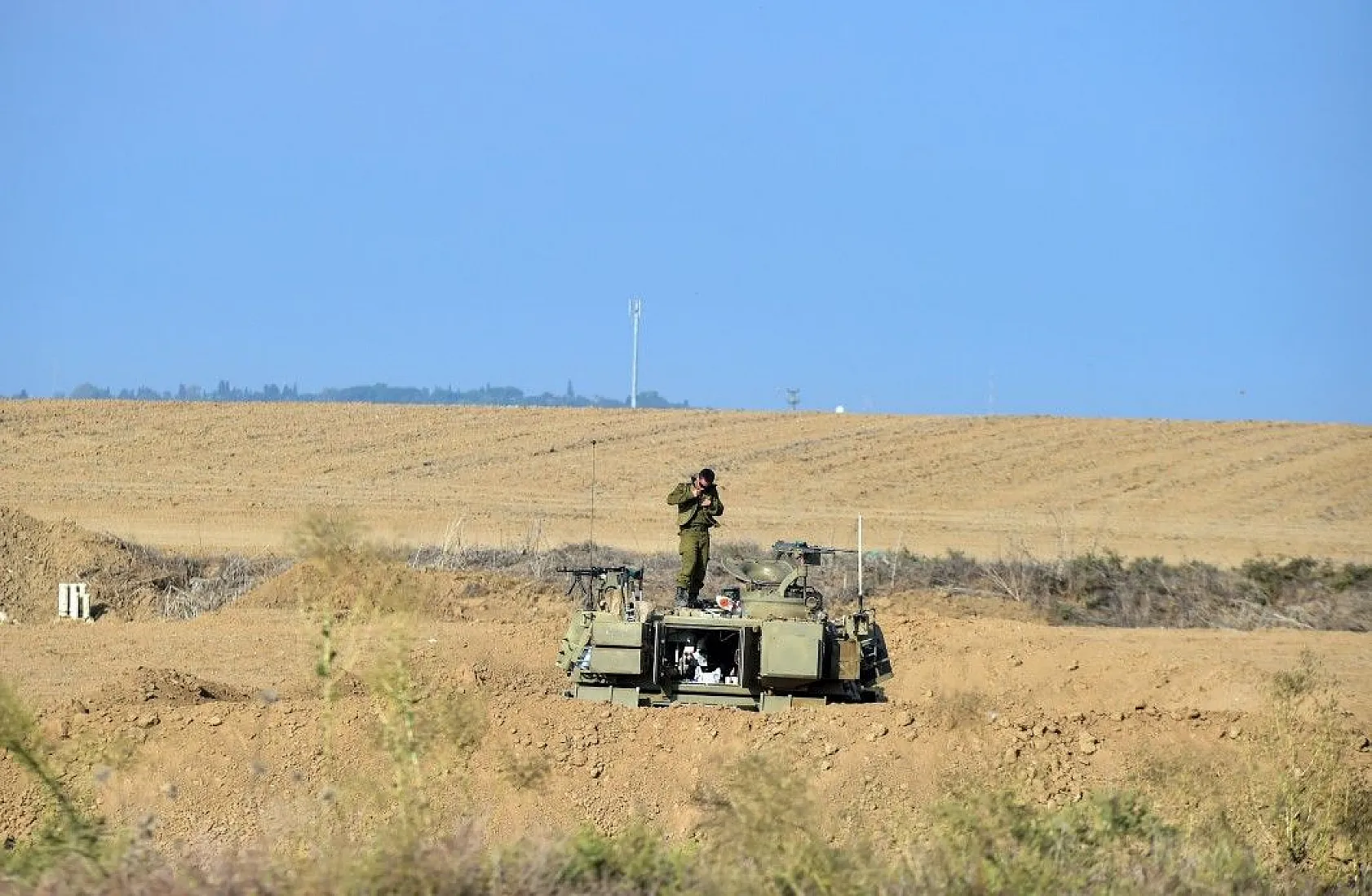 Gazze sınırında tank hareketliliği