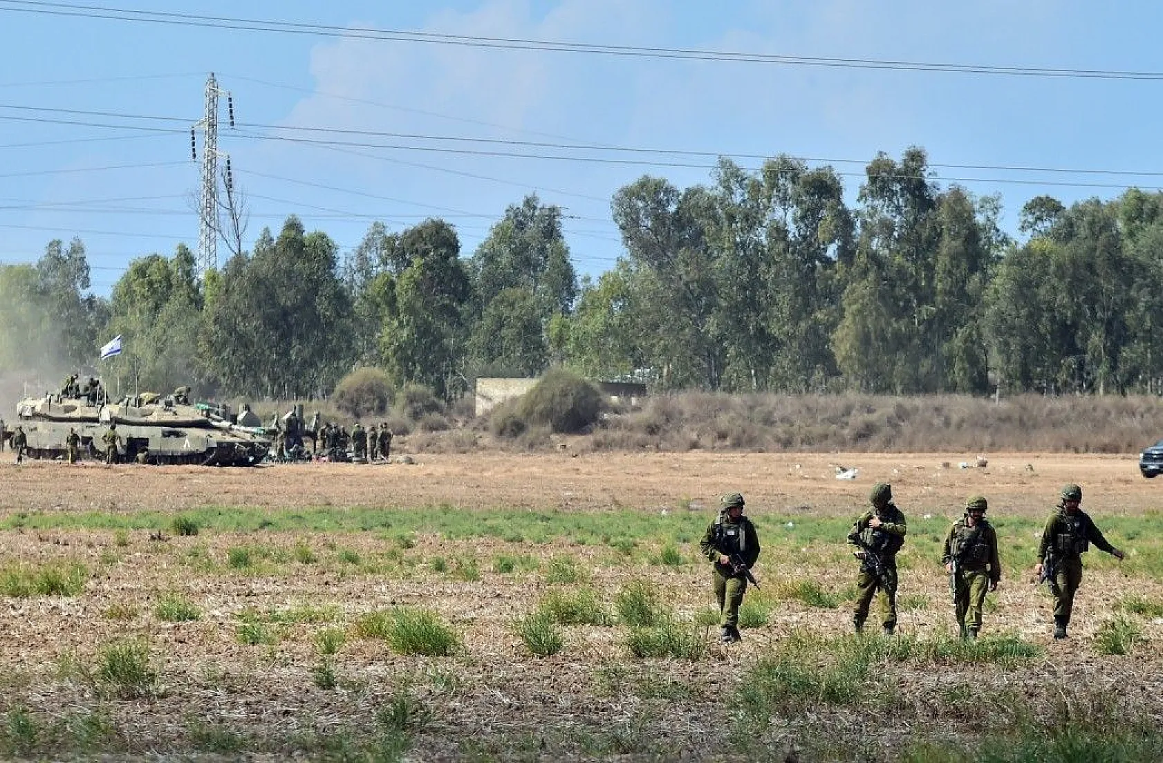 Gazze sınırında tank hareketliliği