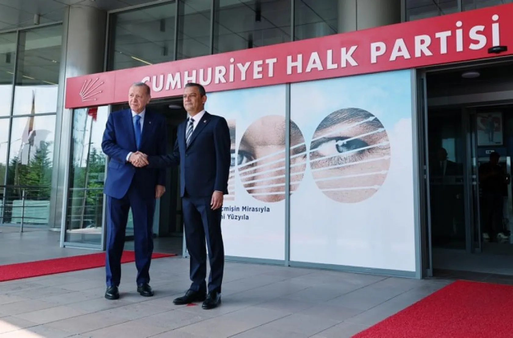 Cumhurbaşkanı Erdoğan 18 yıl sonra CHP'de