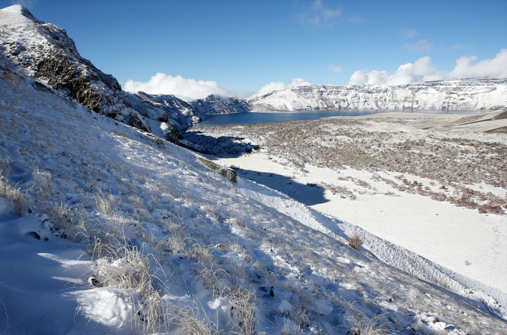 Nemrut Dağı ile yüksek kesimler karla kaplandı