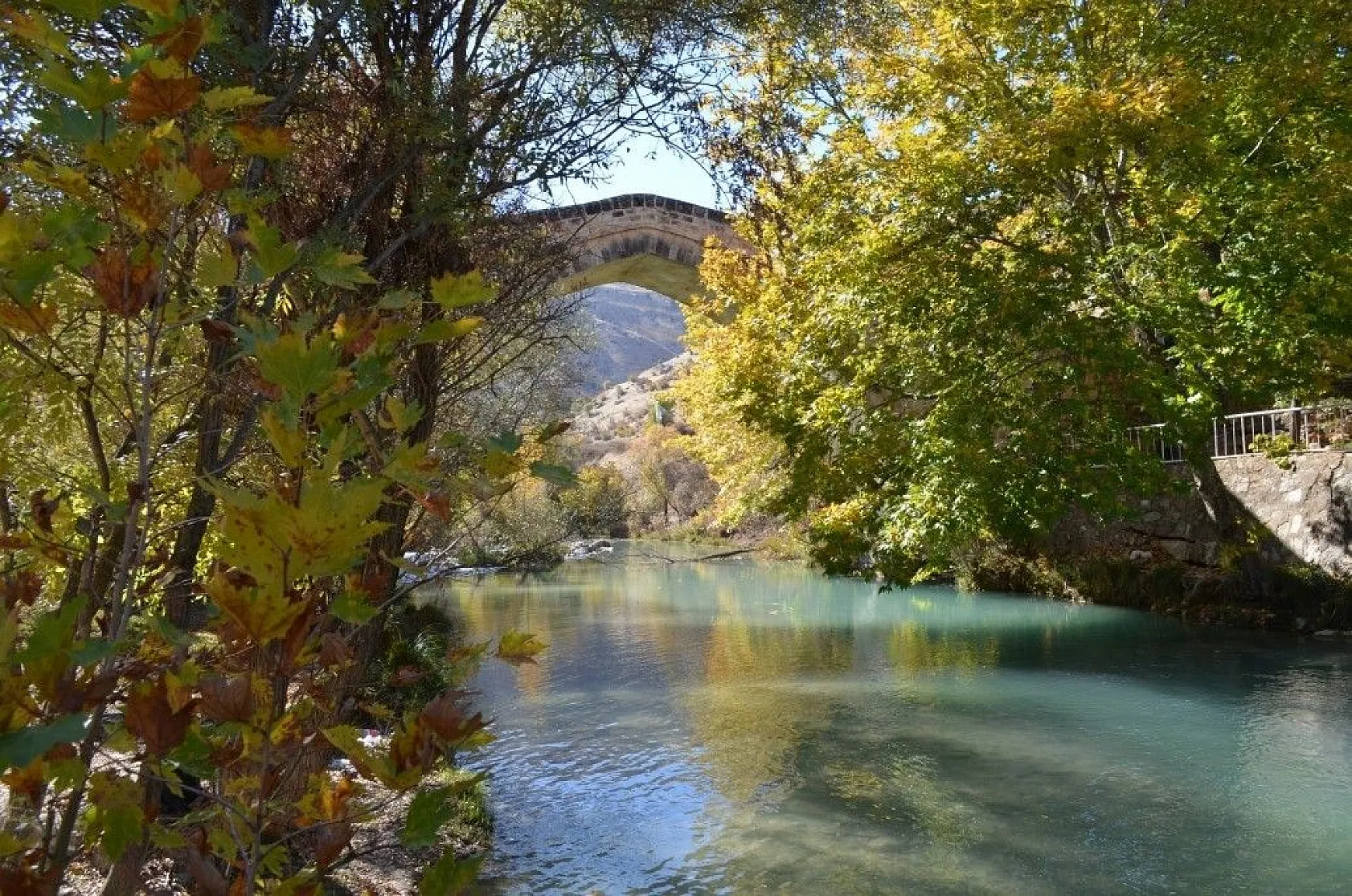 Tağar Köprüsün'de sonbahar şölen