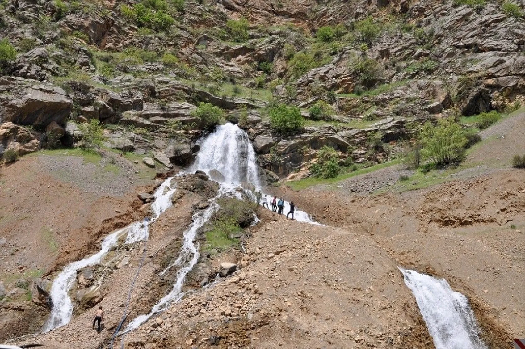 'Beyaz Su Şelalesi' güzelliğiyle hayran bırakıyor