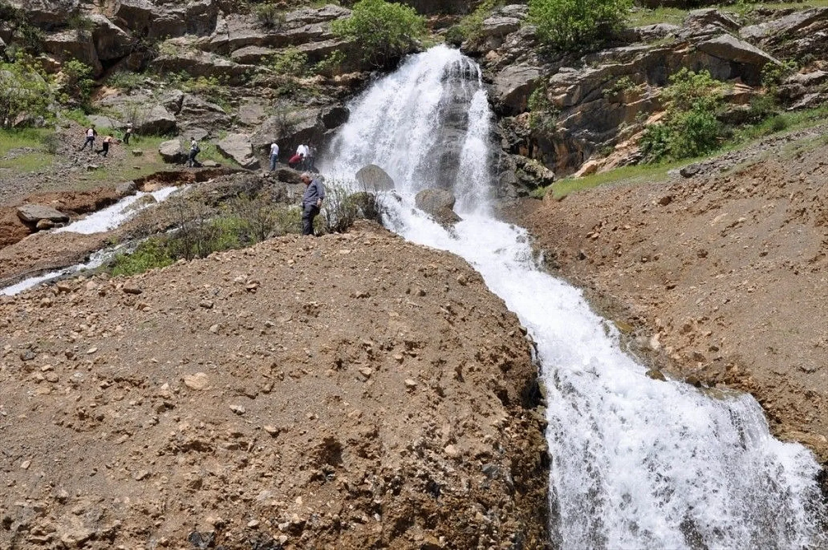 'Beyaz Su Şelalesi' güzelliğiyle hayran bırakıyor