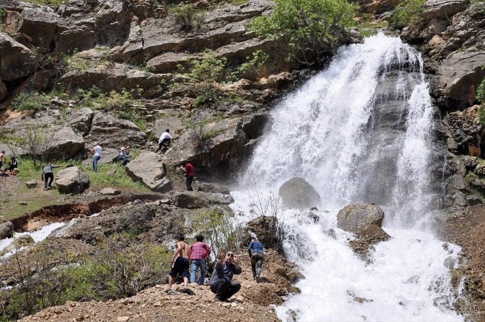 'Beyaz Su Şelalesi' güzelliğiyle hayran bırakıyor